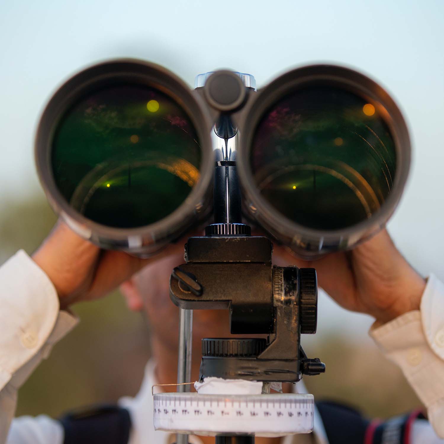 Image of binoculars